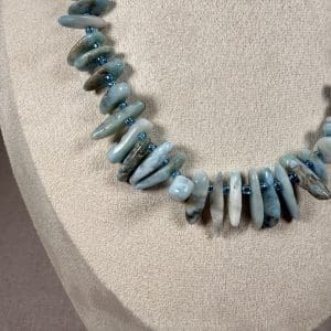 Alternative view of Larimar chip ketting met karabijn slot - 925 zilver