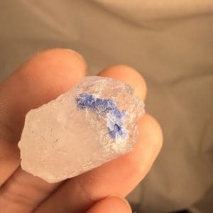 Alternative view of Naald dumortiriet in kwarts kristal - 7