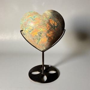 STATEMENT PIECE! XL Labradoriet hart op stand