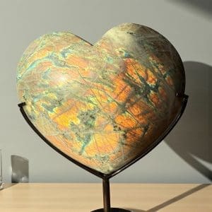 Alternative view of STATEMENT PIECE! XL Labradoriet hart op stand