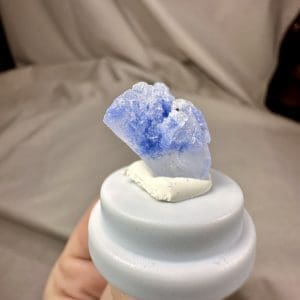 Naald Dumortiriet in kwarts in stolp - 3