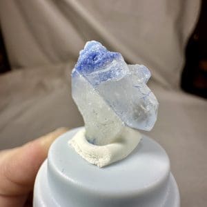 Naald Dumortiriet in kwarts in stolp - 6