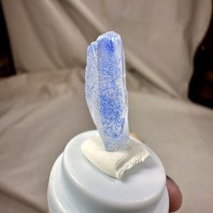 Naald Dumortiriet in kwarts in stolp - 7