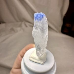 Naald Dumortiriet in kwarts in stolp - 10