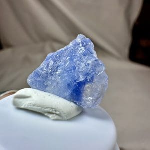 Alternative view of Naald Dumortiriet in kwarts in stolp - 14