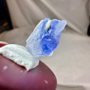 Alternative view of Naald Dumortiriet in kwarts in stolp - 16