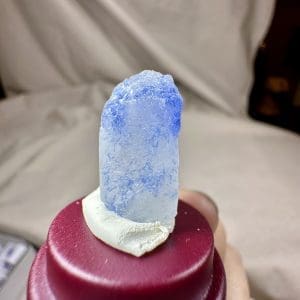 Naald Dumortiriet in kwarts in stolp - 17