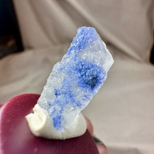 Alternative view of Naald Dumortiriet in kwarts in stolp - 19