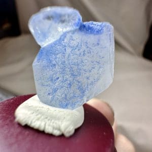 Alternative view of Naald Dumortiriet in kwarts in stolp - 24