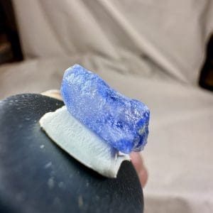 Alternative view of Naald Dumortiriet in kwarts in stolp - 30