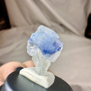 Naald Dumortiriet in kwarts in stolp - 31