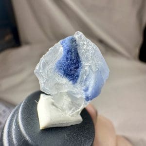 Alternative view of Naald Dumortiriet in kwarts in stolp - 31