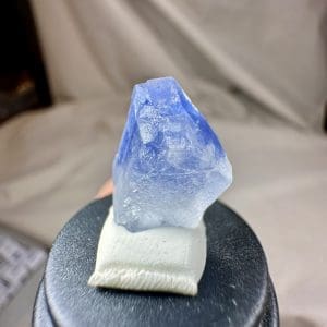 Naald Dumortiriet in kwarts in stolp - 32