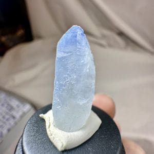 Naald Dumortiriet in kwarts in stolp - 33