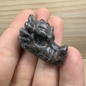 Syeniet carving - Draakje - Random pick