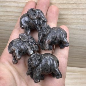 Alternative view of Syeniet carving - Olifantje - Random pick