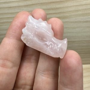 Rozenkwarts carving - Draakje - Random pick
