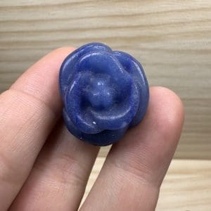 Blauwe kwarts carving - Roosje - Random pick