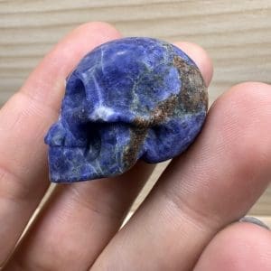 Alternative view of Sodaliet carving - Skull - Random pick