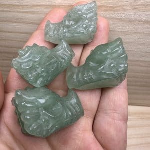 Alternative view of Aventurijn carving - Draakje - Random pick