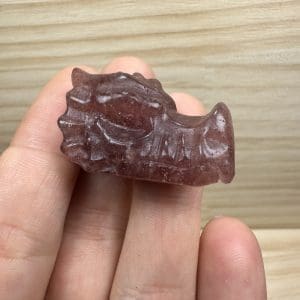 Aardbeienkwarts carving - Draakje - Random pick