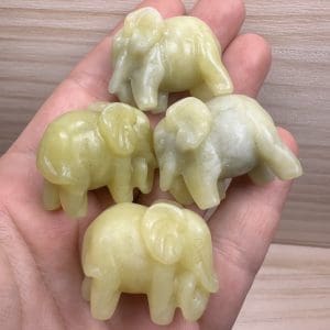 Alternative view of Groene Calciet carving - Olifantje - Random pick