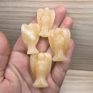 Alternative view of Gele Calciet carving - Engeltje - Random pick