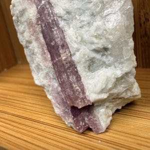 Alternative view of Rubelliet op kwarts cluster - 2