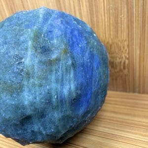 Alternative view of Labradoriet maan carving - 3