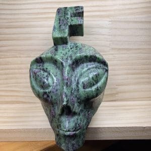 Carving 6 - Alien met F van Robijn in Zoisiet