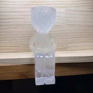 Carving 18 - Zittend popje van bergkristal