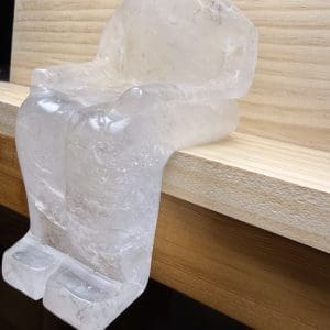 Alternative view of Carving 18 - Zittend popje van bergkristal