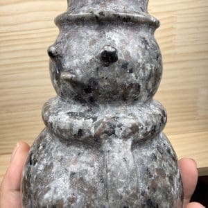 Alternative view of Carving 37 - XL Sneeuwpop van Syeniet met Sodaliet (UV REACTIEF)