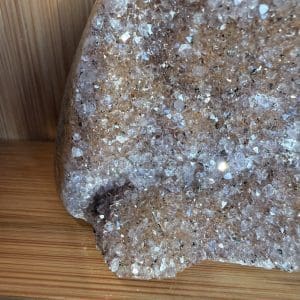 Alternative view of Regenboog Amethist cluster - 62