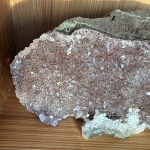 Alternative view of Regenboog Amethist cluster - 63