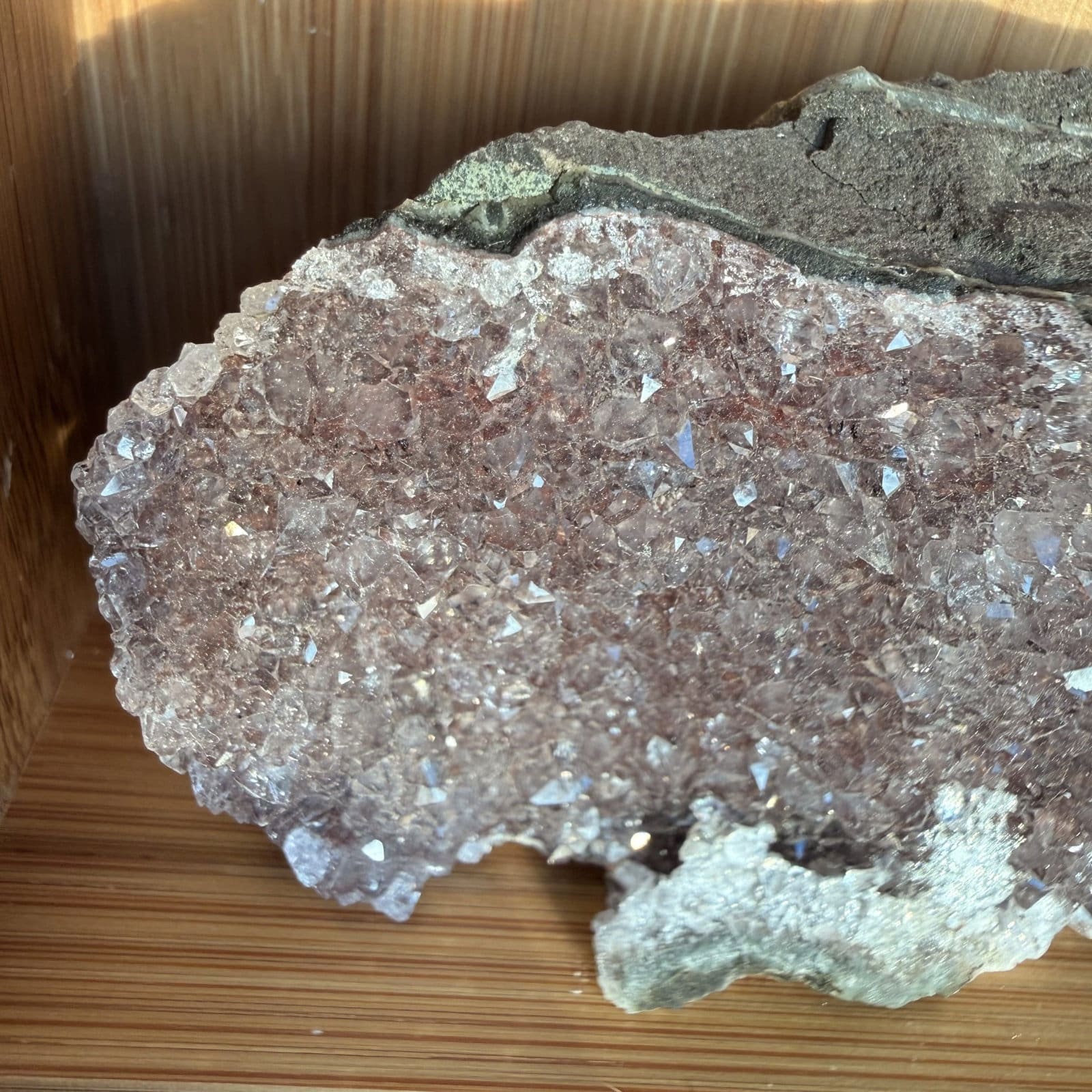 Regenboog Amethist cluster - 63 - Afbeelding 2