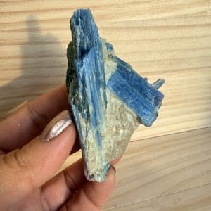 Kyaniet in kwarts cluster - 1