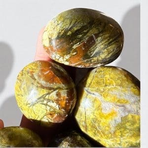 Alternative view of Handstenen - groene opaal