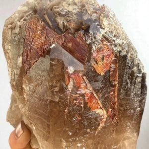 Alternative view of STATEMENT PIECE! 4,25 kg Sageniet op rookkwarts