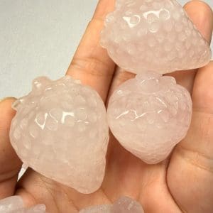 Alternative view of Rozenkwarts aarbei carving - random pick