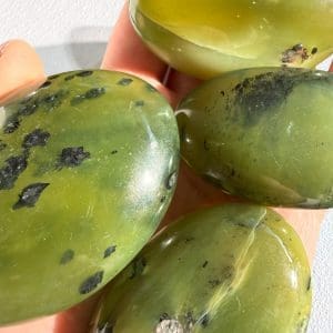 Alternative view of Handstenen - Serpentijn uit Pakistan