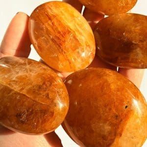 Alternative view of Handstenen - Limoniet kwarts (Golden Healer)