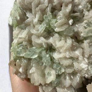 Alternative view of Groene apofyliet cluster - 35