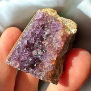 Alternative view of Oog Amethist cluster (stalactiet) - 4