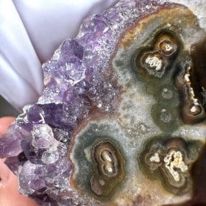 Alternative view of Oog Amethist cluster (stalactiet) - 8