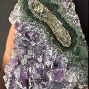 Alternative view of Oog Amethist cluster (stalactiet) - 10