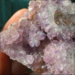 Alternative view of Oog Amethist cluster (stalactiet) - 13