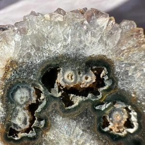 Alternative view of Oog Amethist cluster (stalactiet) - 15