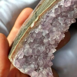 Alternative view of Oog Amethist cluster (stalactiet) - 18