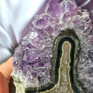 Alternative view of Oog Amethist cluster (stalactiet) - 22